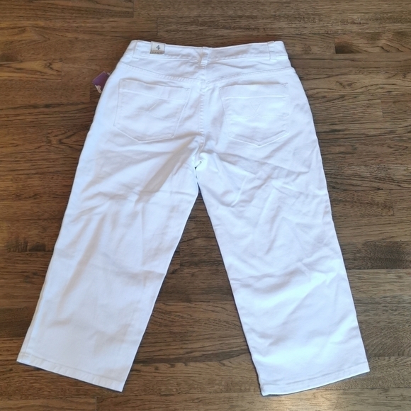 IZOD White Just Right Crop Slimming Panel New 4 - Picture 3 of 8